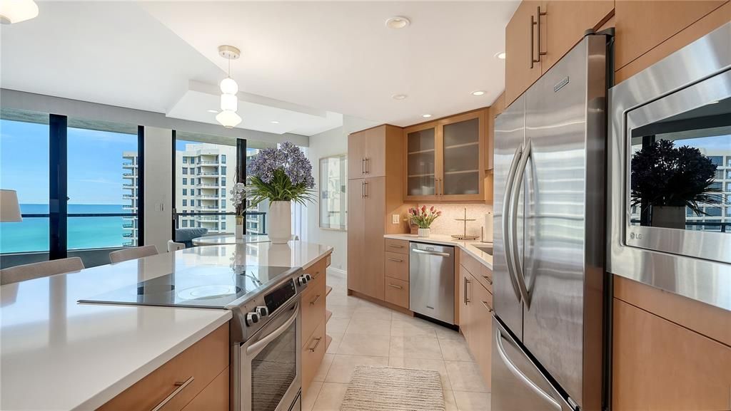 For Sale: $1,595,000 (2 beds, 2 baths, 1585 Square Feet)