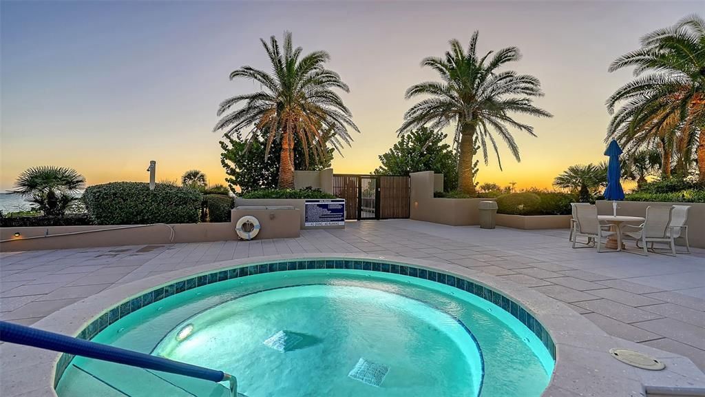 For Sale: $1,595,000 (2 beds, 2 baths, 1585 Square Feet)