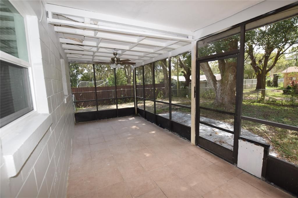 En Renta: $1,850 (3 camas, 2 baños, 1250 Pies cuadrados)