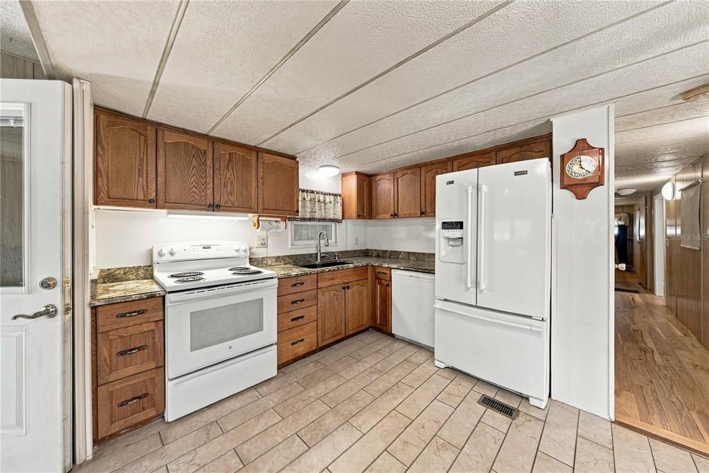 For Sale: $74,900 (3 beds, 2 baths, 1357 Square Feet)