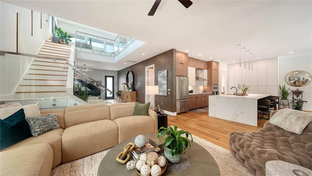 На продажу: $2,550,000 (5 спален, 4 ванн, 4371 Квадратных фут)
