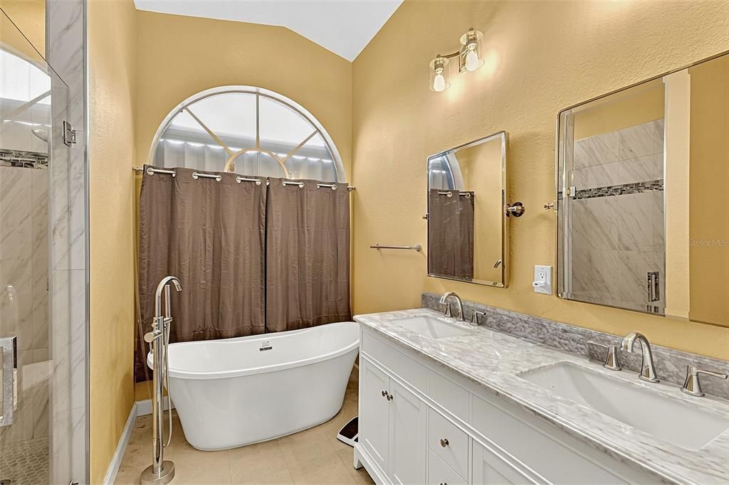 En Venta: $625,000 (4 camas, 3 baños, 2242 Pies cuadrados)