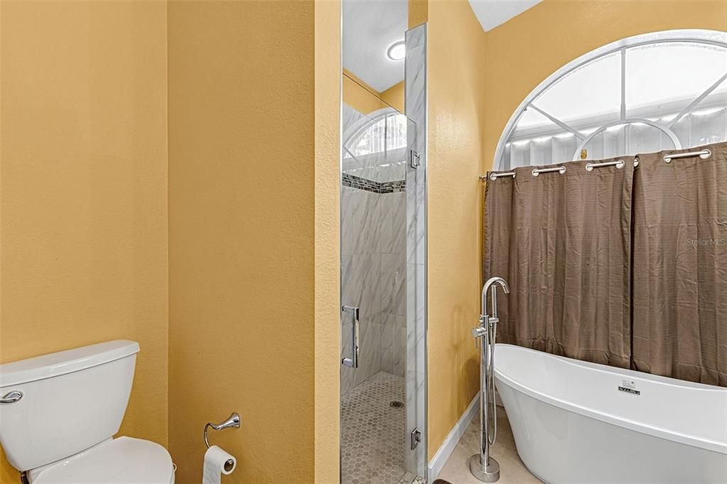 En Venta: $625,000 (4 camas, 3 baños, 2242 Pies cuadrados)
