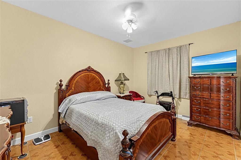 En Venta: $625,000 (4 camas, 3 baños, 2242 Pies cuadrados)