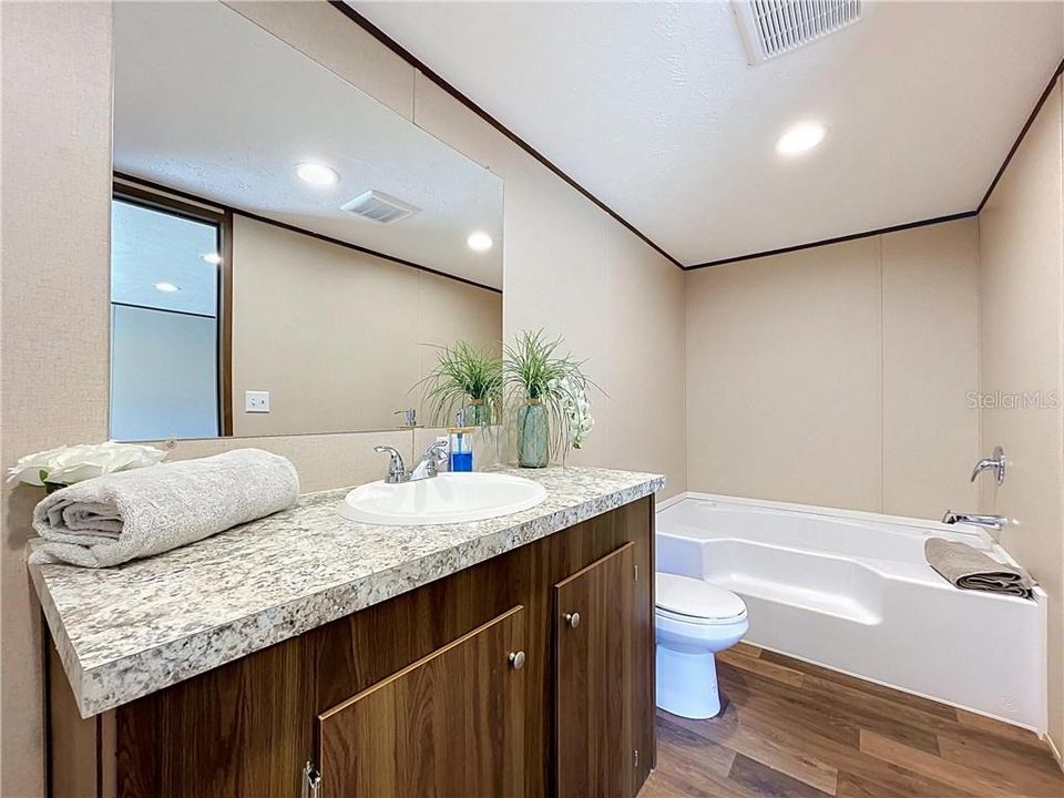 Activo con contrato: $199,900 (3 camas, 2 baños, 1200 Pies cuadrados)