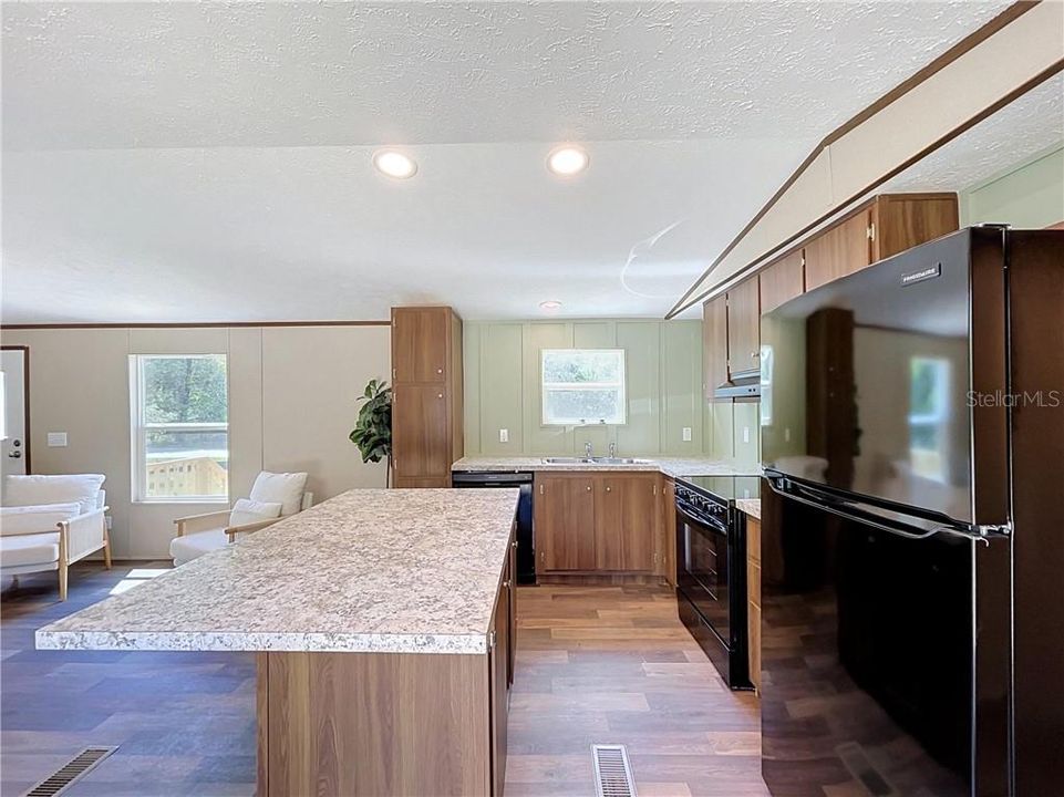 Activo con contrato: $199,900 (3 camas, 2 baños, 1200 Pies cuadrados)