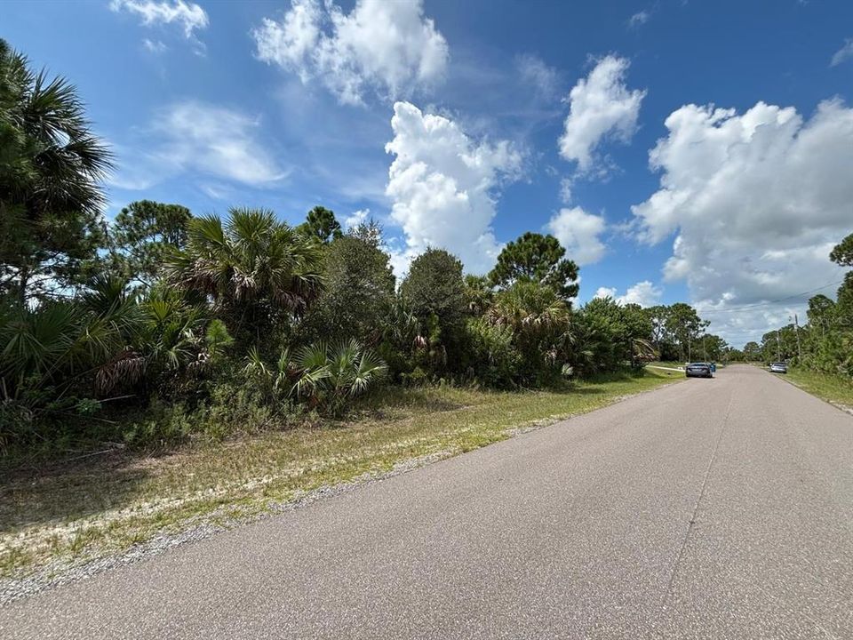 На продажу: $47,000 (0.23 acres)