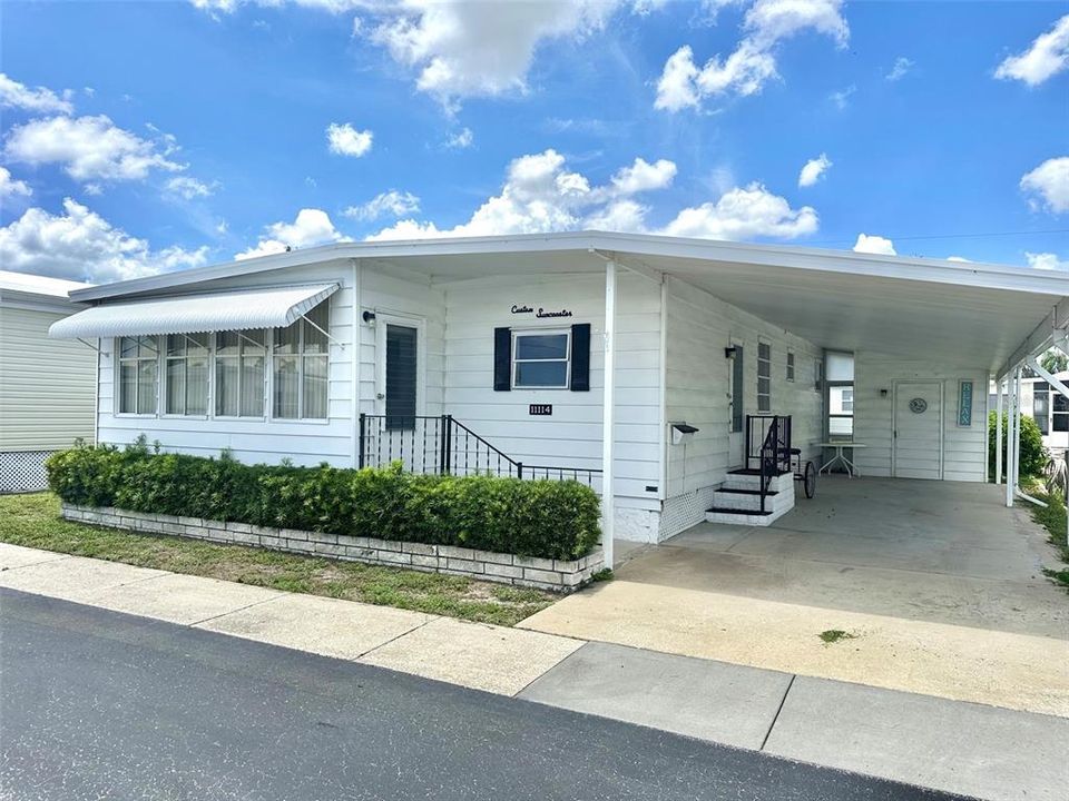 For Sale: $109,500 (2 beds, 1 baths, 944 Square Feet)