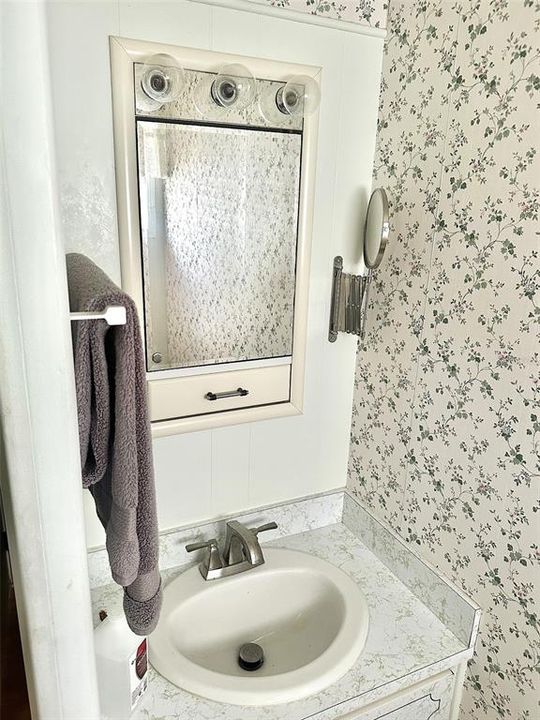 For Sale: $109,500 (2 beds, 1 baths, 944 Square Feet)
