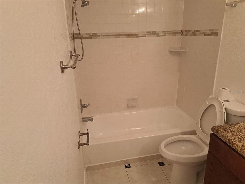 For Sale: $128,000 (1 beds, 1 baths, 711 Square Feet)