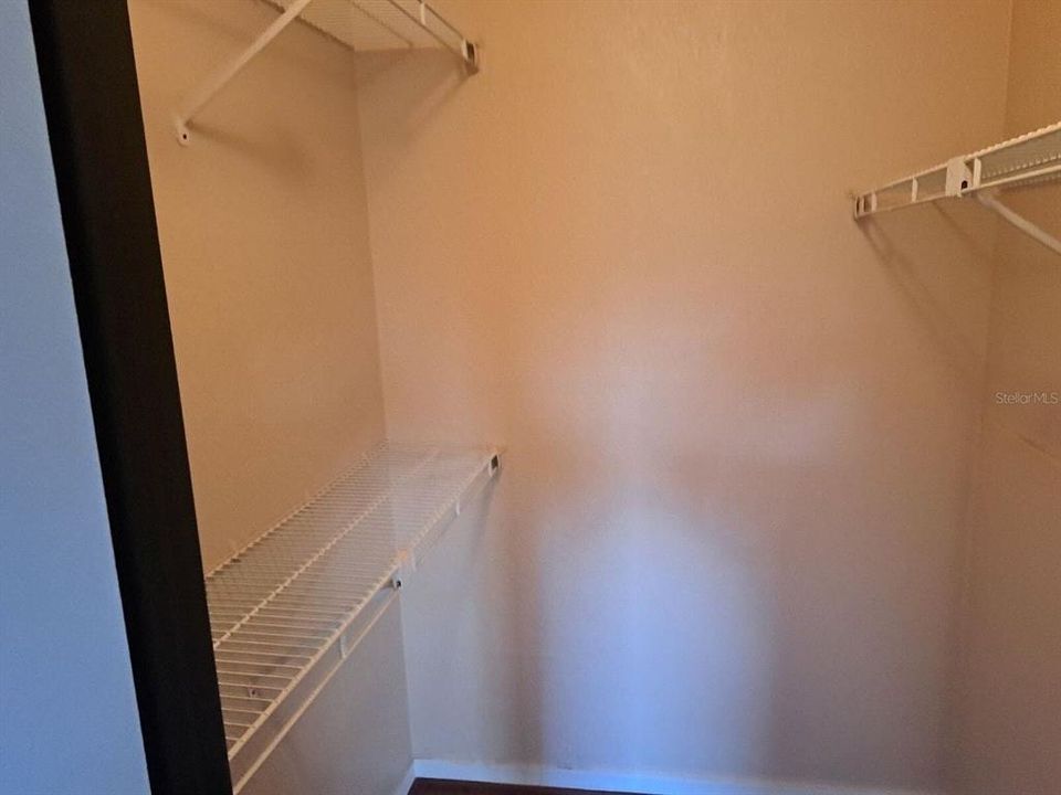 For Sale: $128,000 (1 beds, 1 baths, 711 Square Feet)