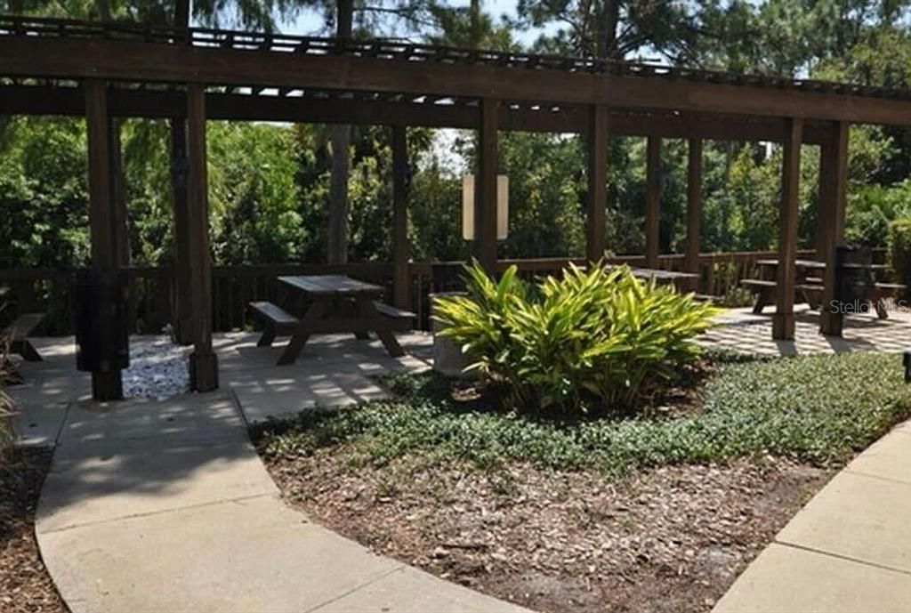 For Sale: $128,000 (1 beds, 1 baths, 711 Square Feet)