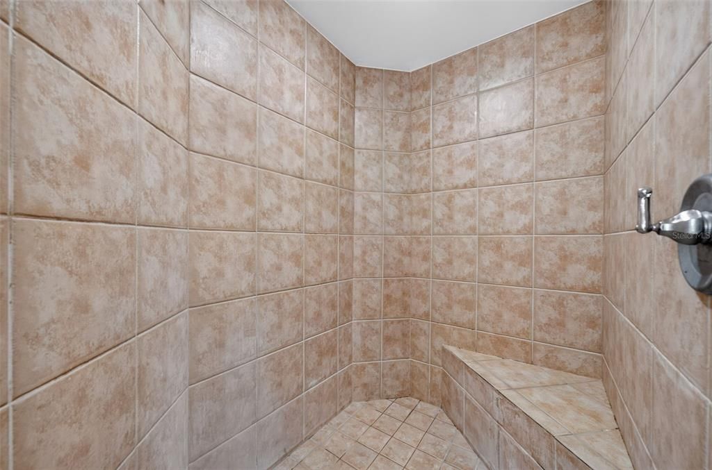 En Venta: $680,000 (2 camas, 2 baños, 1978 Pies cuadrados)