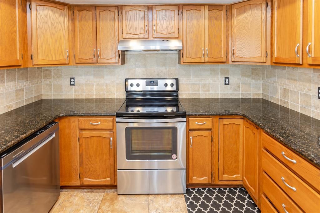 En Venta: $390,000 (3 camas, 3 baños, 2111 Pies cuadrados)