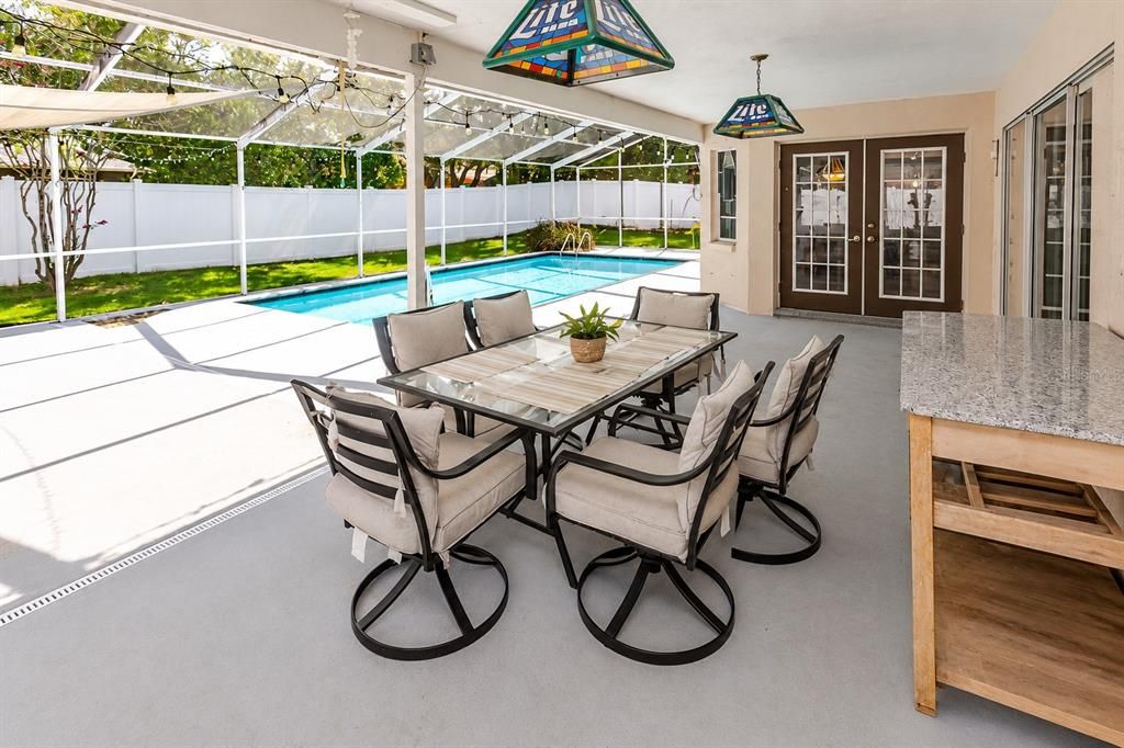 En Venta: $390,000 (3 camas, 3 baños, 2111 Pies cuadrados)