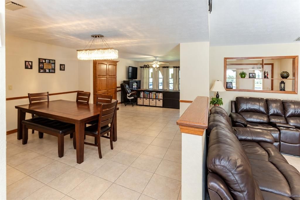 En Venta: $390,000 (3 camas, 3 baños, 2111 Pies cuadrados)