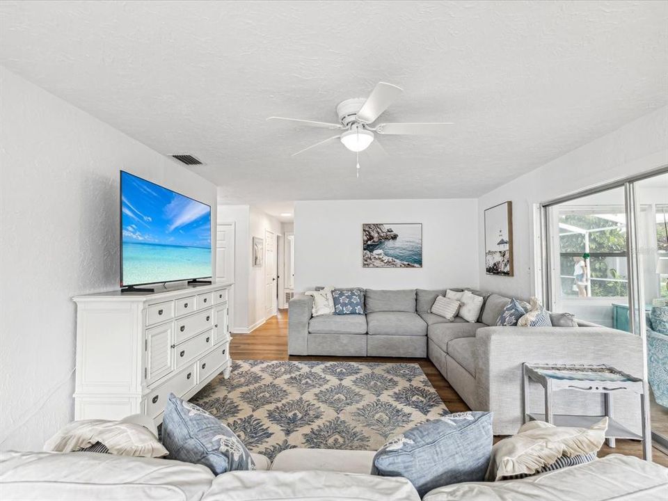 For Sale: $990,000 (3 beds, 2 baths, 2272 Square Feet)