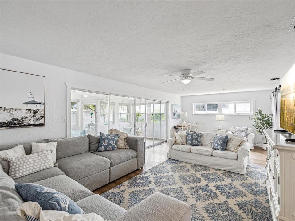 For Sale: $990,000 (3 beds, 2 baths, 2272 Square Feet)