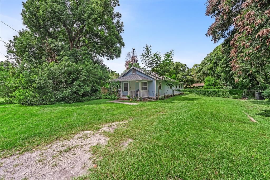 For Sale: $299,900 (3 beds, 2 baths, 1078 Square Feet)
