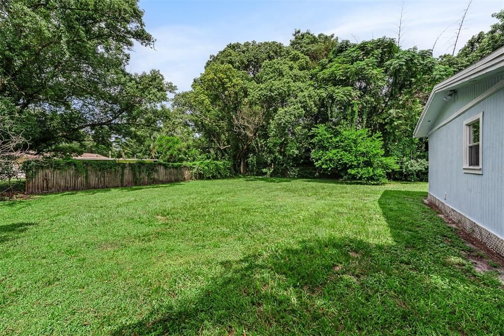 For Sale: $299,900 (3 beds, 2 baths, 1078 Square Feet)