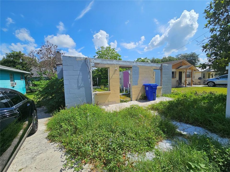 For Sale: $85,000 (3 beds, 2 baths, 1408 Square Feet)