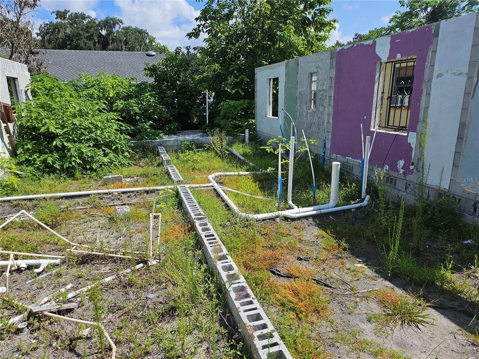 For Sale: $85,000 (3 beds, 2 baths, 1408 Square Feet)