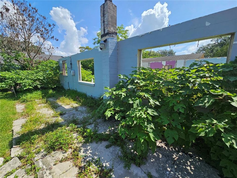 For Sale: $85,000 (3 beds, 2 baths, 1408 Square Feet)