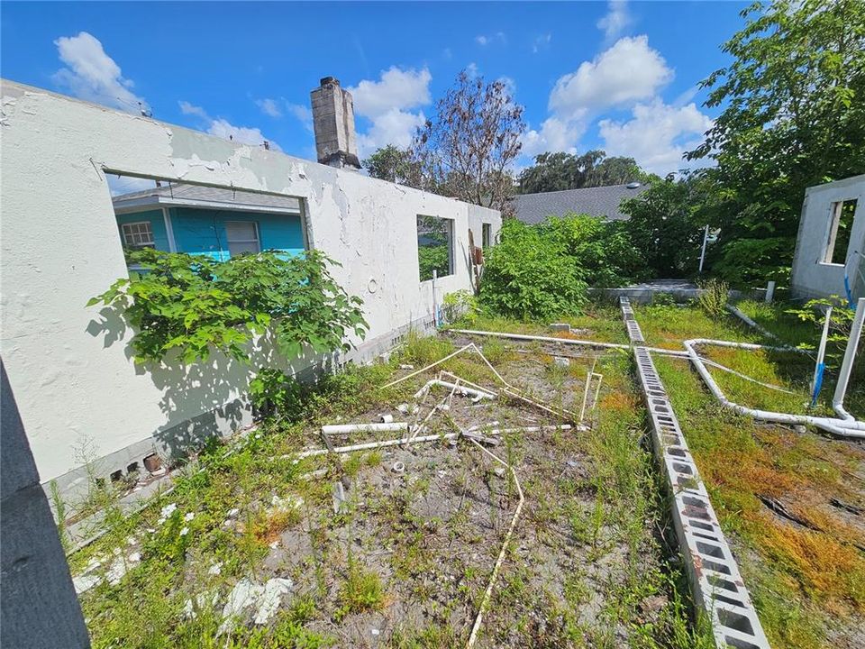For Sale: $85,000 (3 beds, 2 baths, 1408 Square Feet)