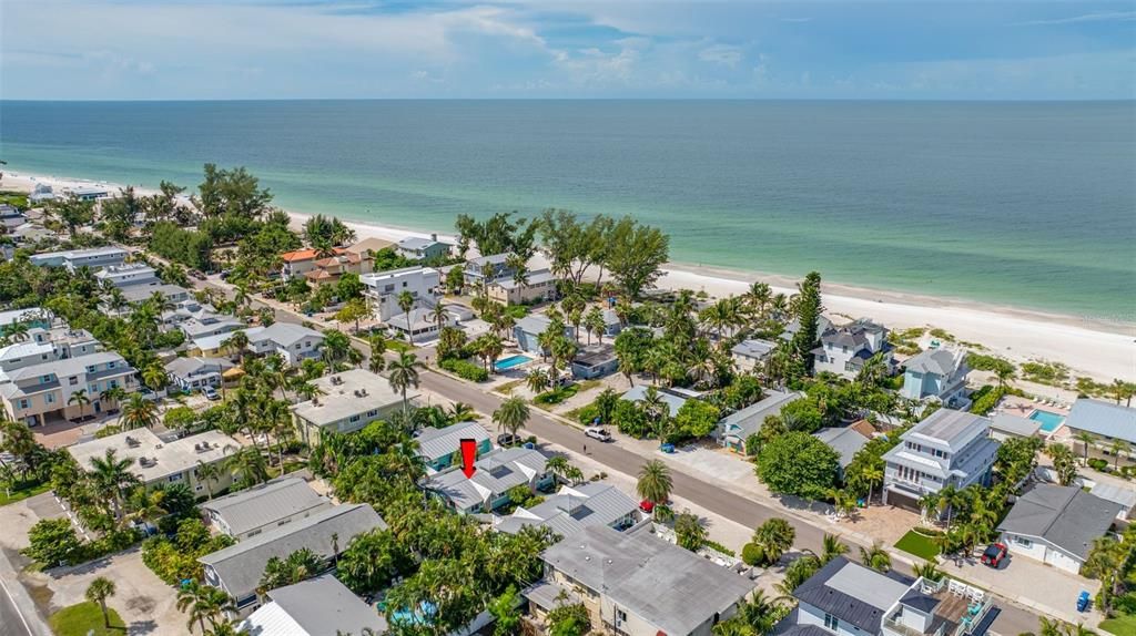 For Sale: $699,900 (2 beds, 1 baths, 700 Square Feet)