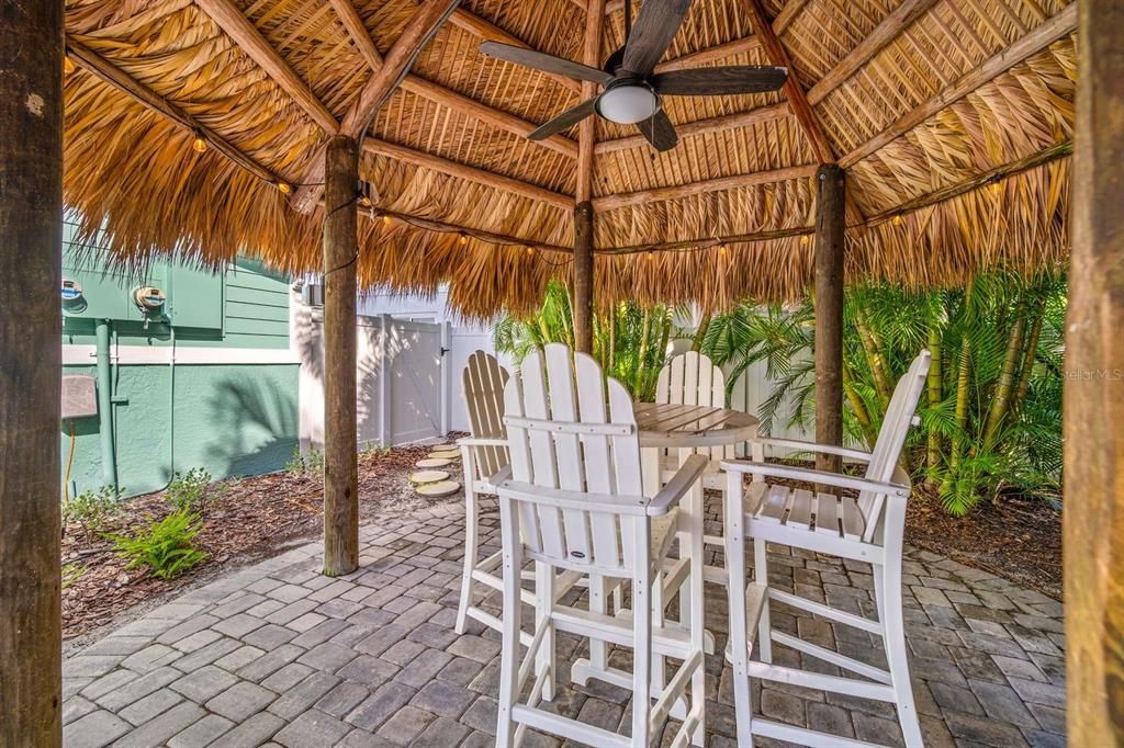 For Sale: $699,900 (2 beds, 1 baths, 700 Square Feet)