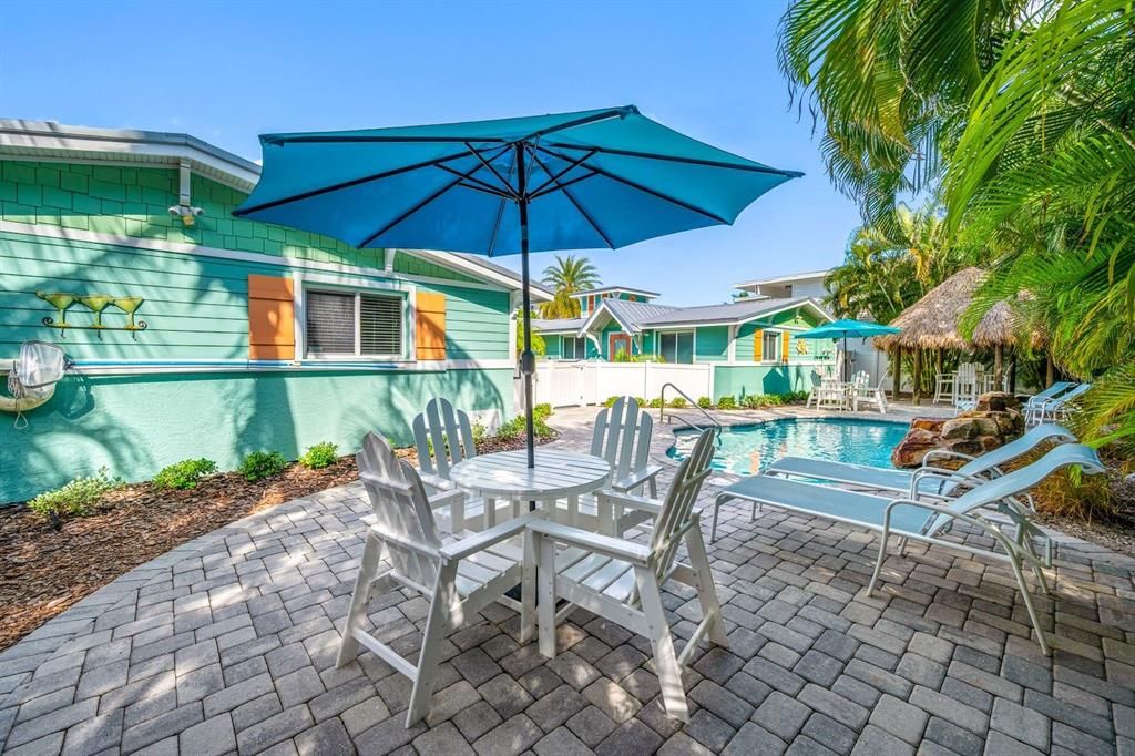 For Sale: $699,900 (2 beds, 1 baths, 700 Square Feet)
