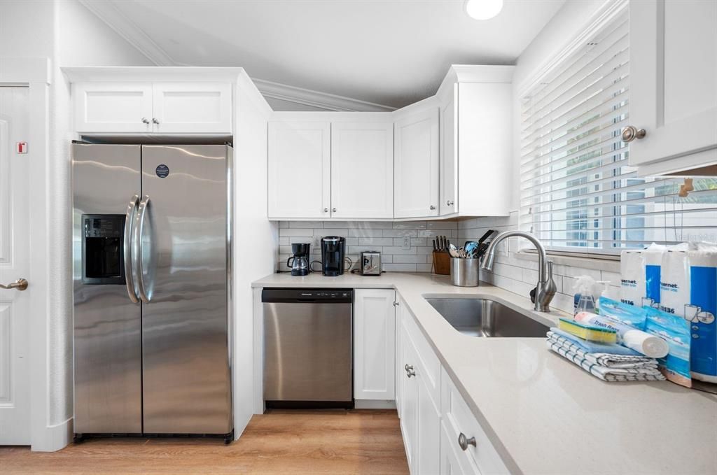 For Sale: $699,900 (2 beds, 1 baths, 700 Square Feet)