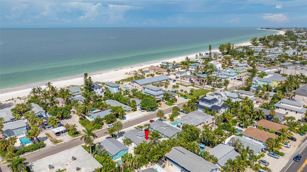 For Sale: $699,900 (2 beds, 1 baths, 700 Square Feet)