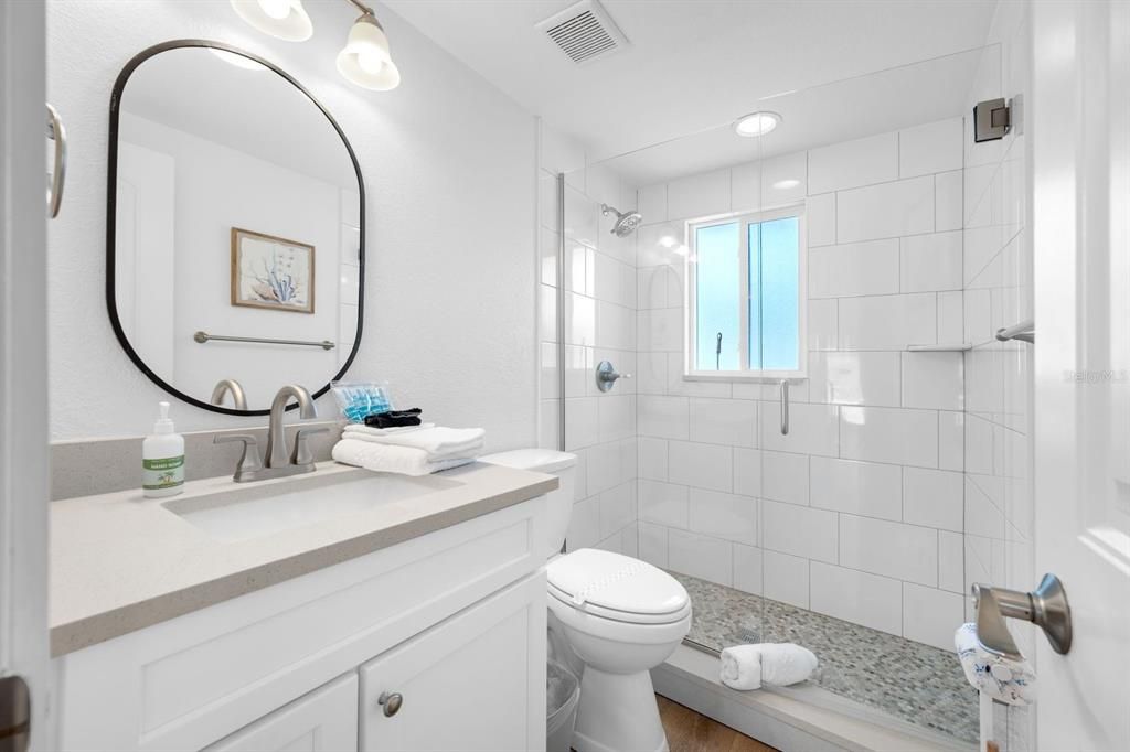 For Sale: $699,900 (2 beds, 1 baths, 700 Square Feet)