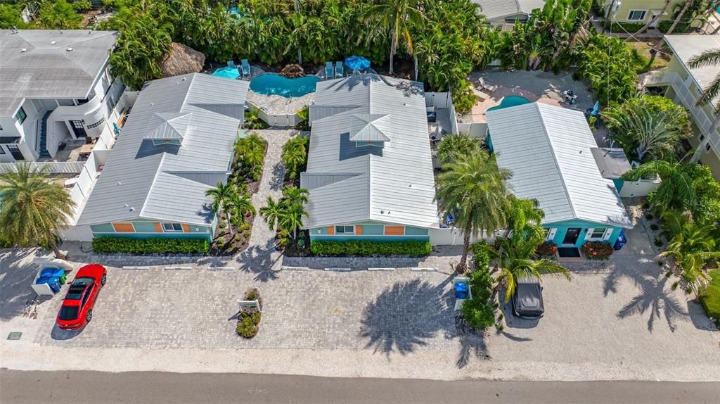 For Sale: $699,900 (2 beds, 1 baths, 700 Square Feet)