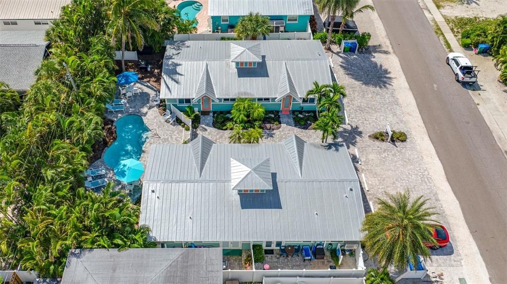 For Sale: $699,900 (2 beds, 1 baths, 700 Square Feet)