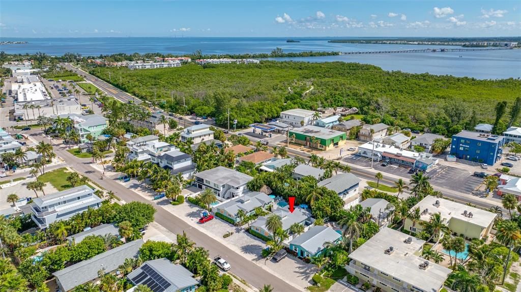 For Sale: $699,900 (2 beds, 1 baths, 700 Square Feet)