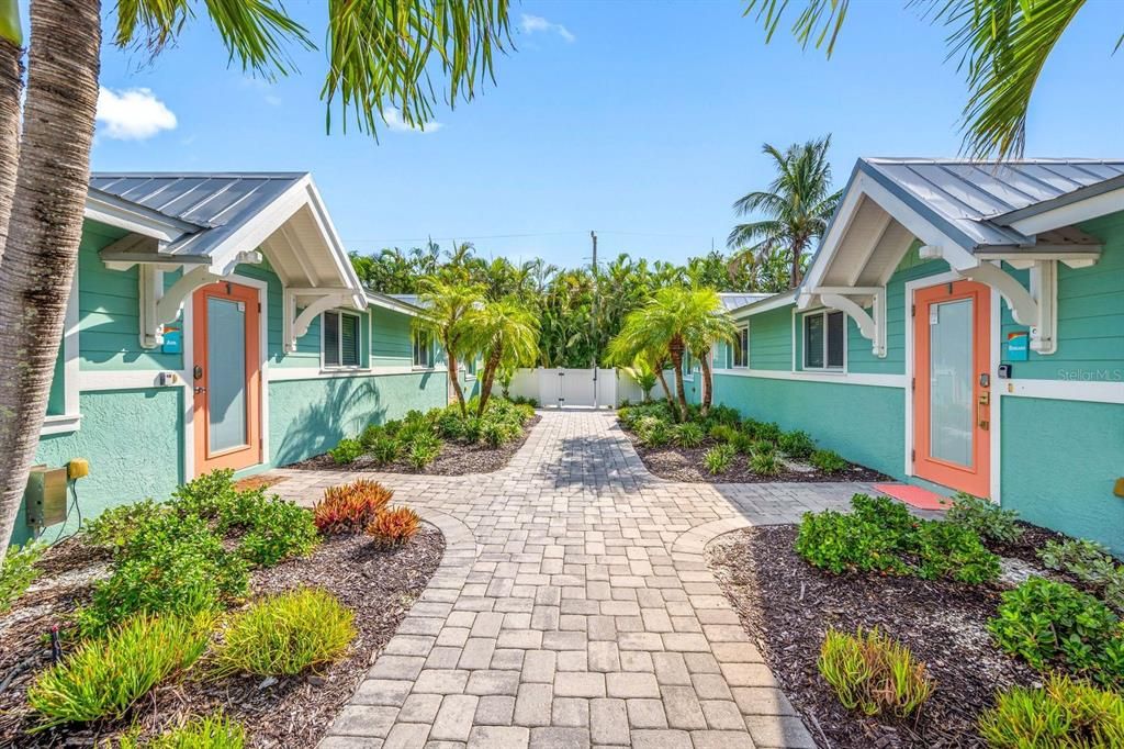 For Sale: $699,900 (2 beds, 1 baths, 700 Square Feet)