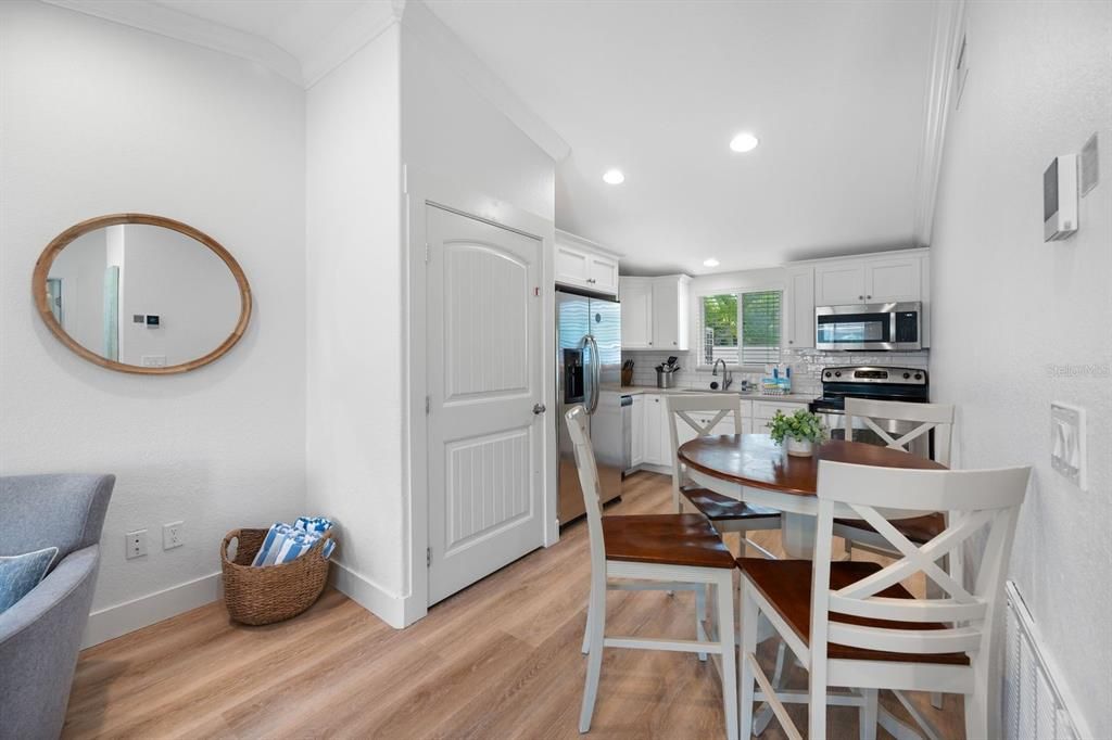For Sale: $699,900 (2 beds, 1 baths, 700 Square Feet)