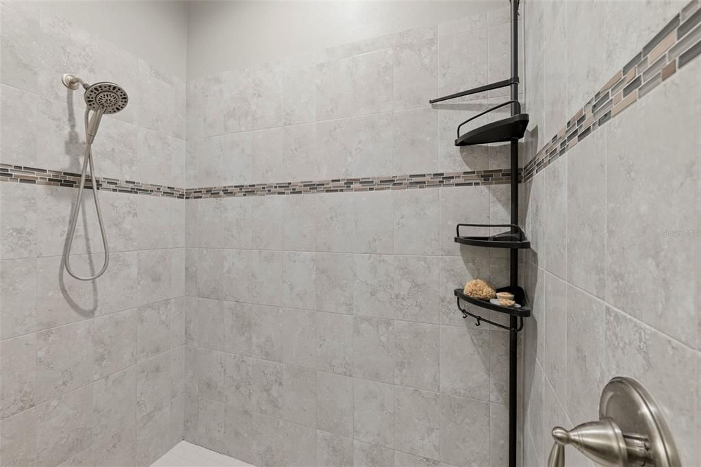 На продажу: $424,900 (3 спален, 2 ванн, 1826 Квадратных фут)