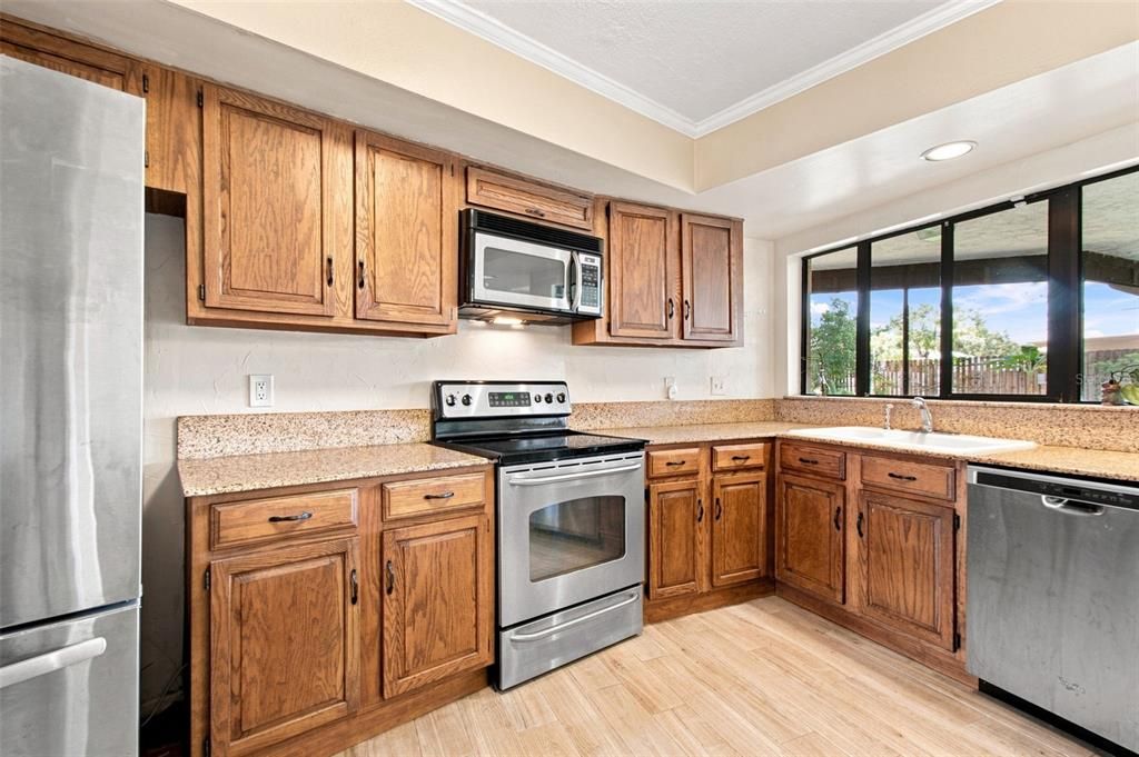 En Venta: $512,000 (4 camas, 2 baños, 2187 Pies cuadrados)