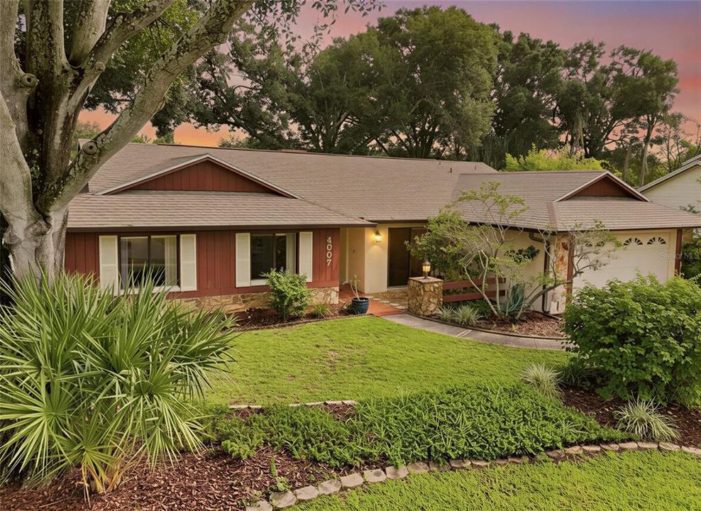 En Venta: $512,000 (4 camas, 2 baños, 2187 Pies cuadrados)
