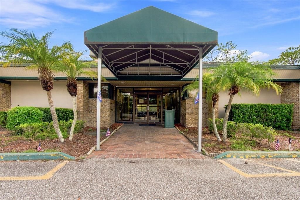 En Venta: $512,000 (4 camas, 2 baños, 2187 Pies cuadrados)