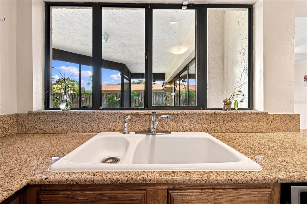 En Venta: $512,000 (4 camas, 2 baños, 2187 Pies cuadrados)
