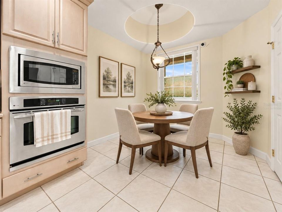 For Sale: $549,000 (2 beds, 2 baths, 2162 Square Feet)