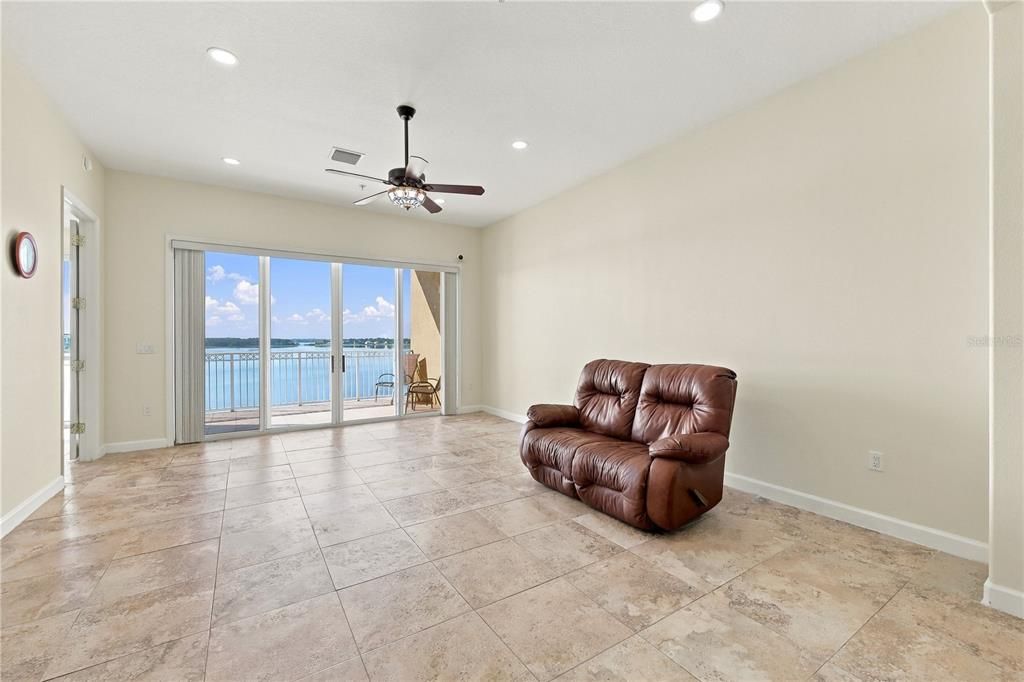 For Sale: $549,000 (2 beds, 2 baths, 2162 Square Feet)