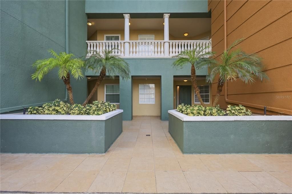 For Sale: $549,000 (2 beds, 2 baths, 2162 Square Feet)