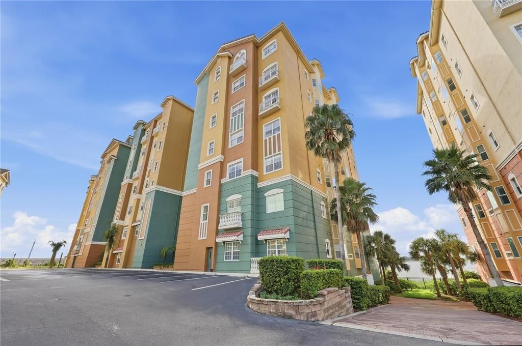For Sale: $549,000 (2 beds, 2 baths, 2162 Square Feet)