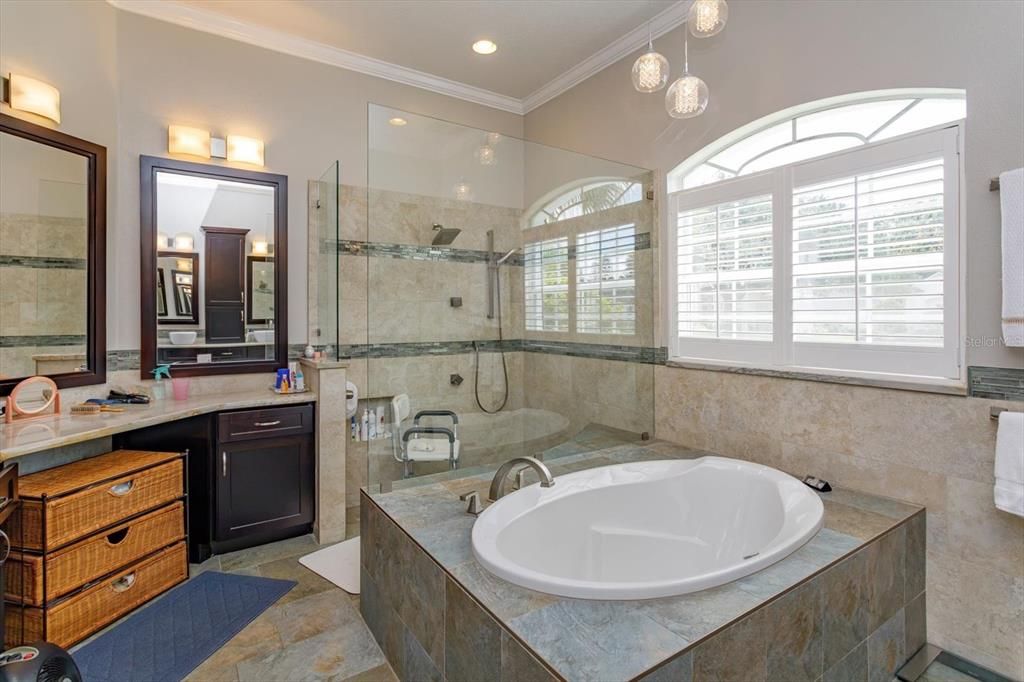 For Sale: $720,000 (5 beds, 3 baths, 2847 Square Feet)