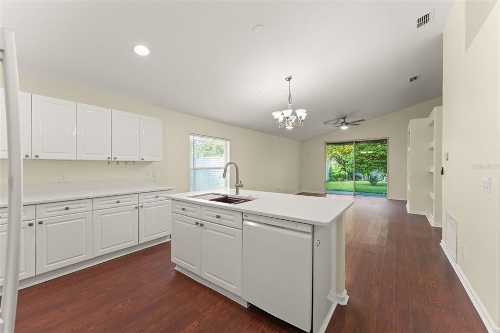 For Sale: $449,900 (4 beds, 2 baths, 1905 Square Feet)